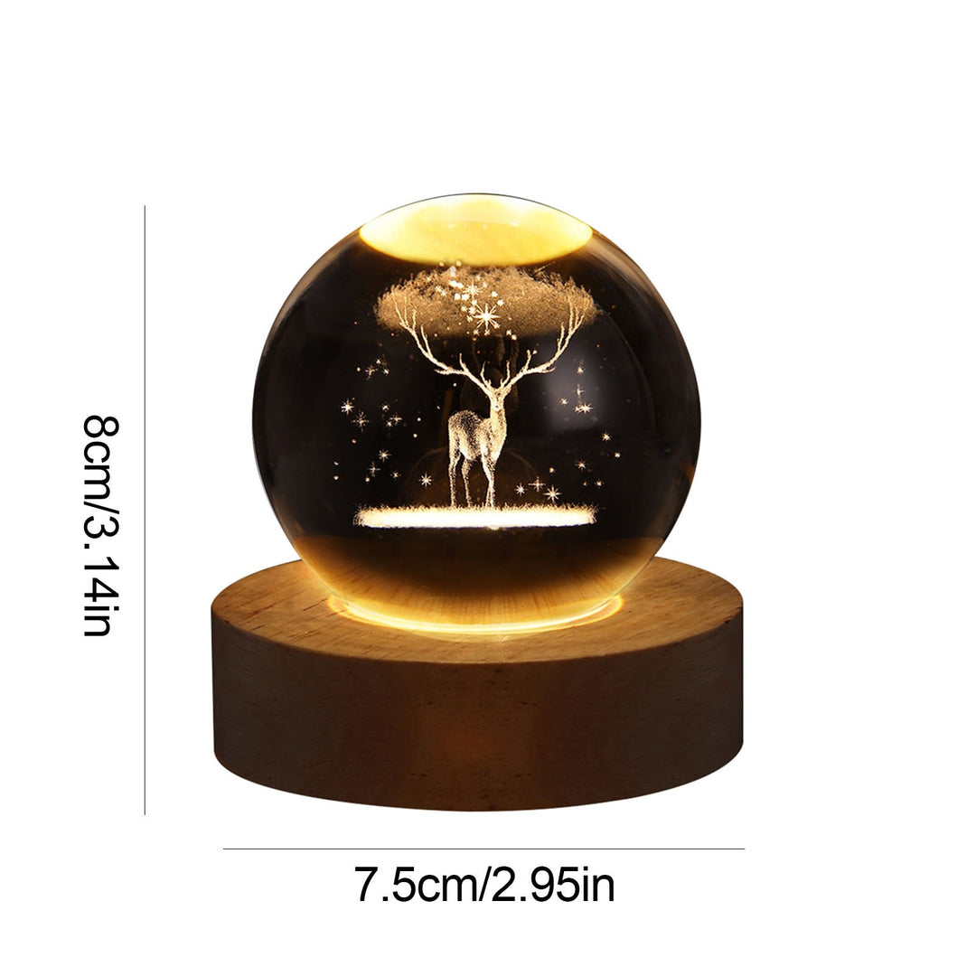 Compacte kristallen lichtbol, €30. Brengt een 3D sterrenhemel naar jouw interieur.