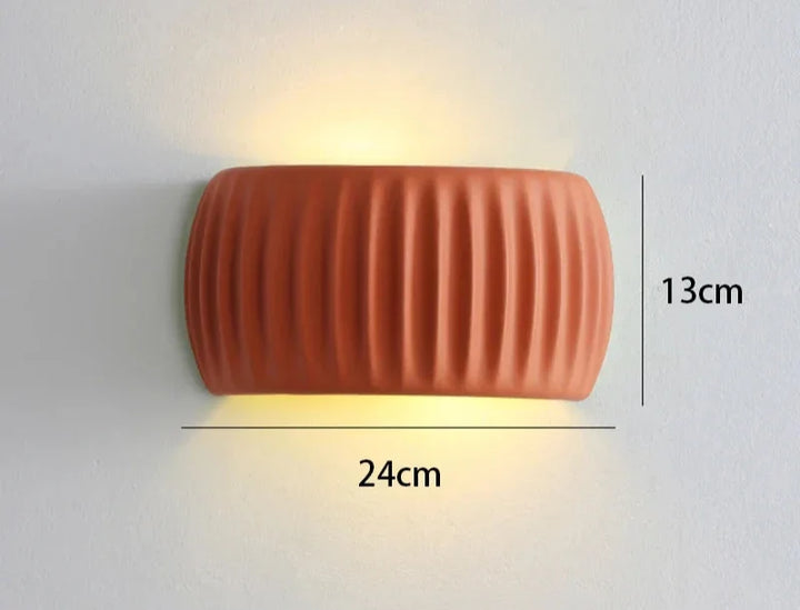 Slanke LED muurlamp, past perfect in een eigentijds interieur.