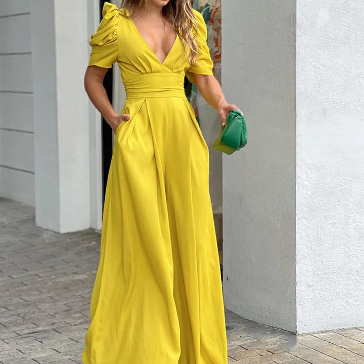 Veelzijdige en comfortabele dames jumpsuit, casual-chic met elegante strikceintuur. Perfect voor de zomer.