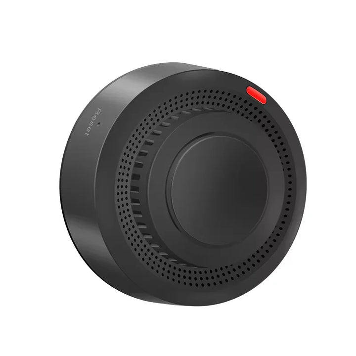 Strakke witte slimme WiFi rookmelder met luide 85dB alarm en hittedetector voor complete huisveiligheid.