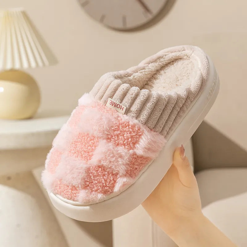 Pluche dikke en zachte pantoffels. Ultiem comfort voor dames en heren, heerlijke warme huisschoenen.