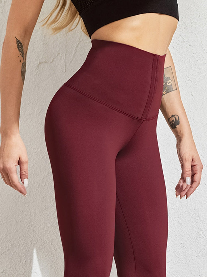 Modieuze dames sportlegging met hoge taille en innovatief corset-effect.