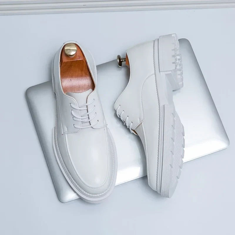 Elegante zwarte heren oxford schoenen met vetersluiting, ideaal voor een zakelijke of formele look.
