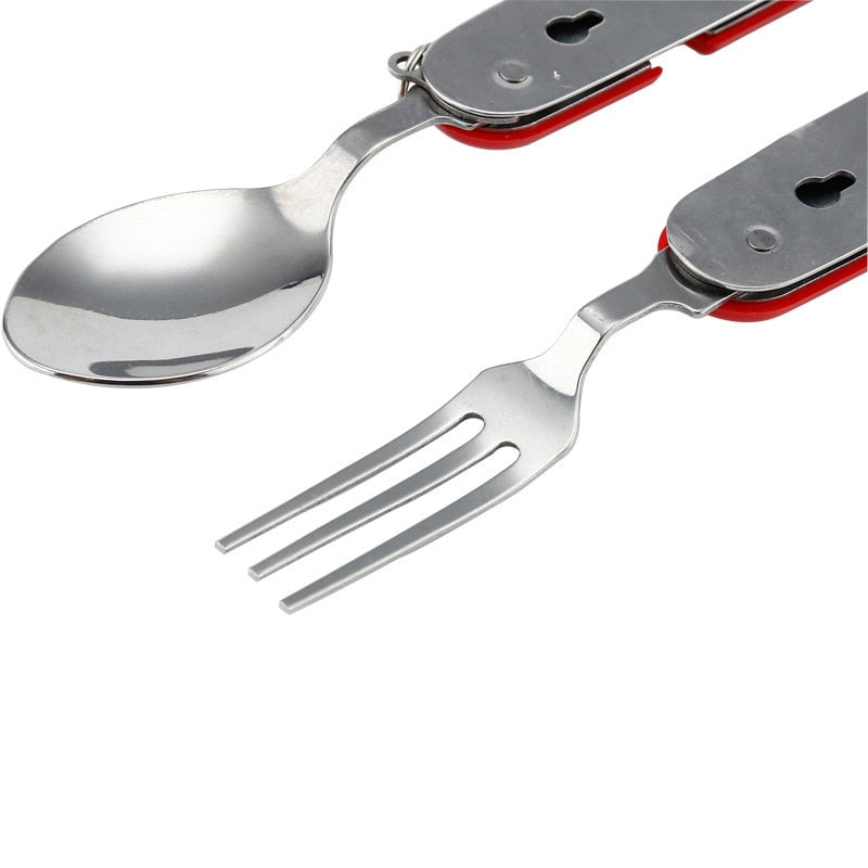 Robuuste roestvrijstalen 4-in-1 bestekset, perfect voor outdoor en avontuurlijk gebruik.