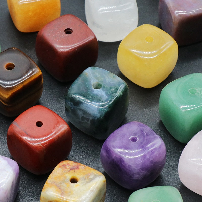 Natuursteen wierookhouder van kristal voor spirituele ontspanning en positieve energie.