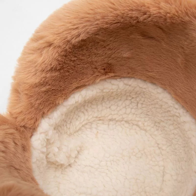 Elegant pluche bucket hat voor dames, warm en stijlvol, perfect voor winterse dagen.