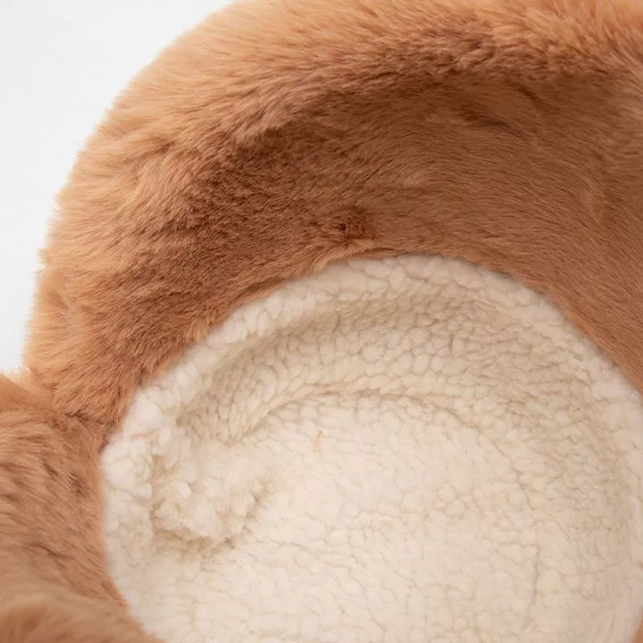Elegant pluche bucket hat voor dames, warm en stijlvol, perfect voor winterse dagen.