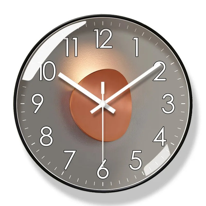 Stijlvolle ronde wandklok met stil mechanisme, verstoort de rust in huis of kantoor niet.
