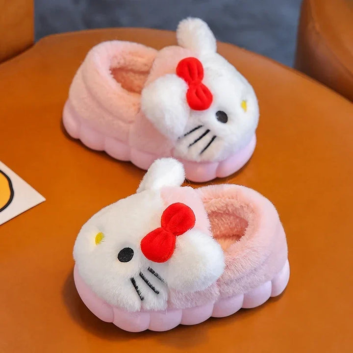 Antislipzool van gele Pickaguu kinderpantoffels, veilige warme huisschoenen voor speelse jongens en meisjes.