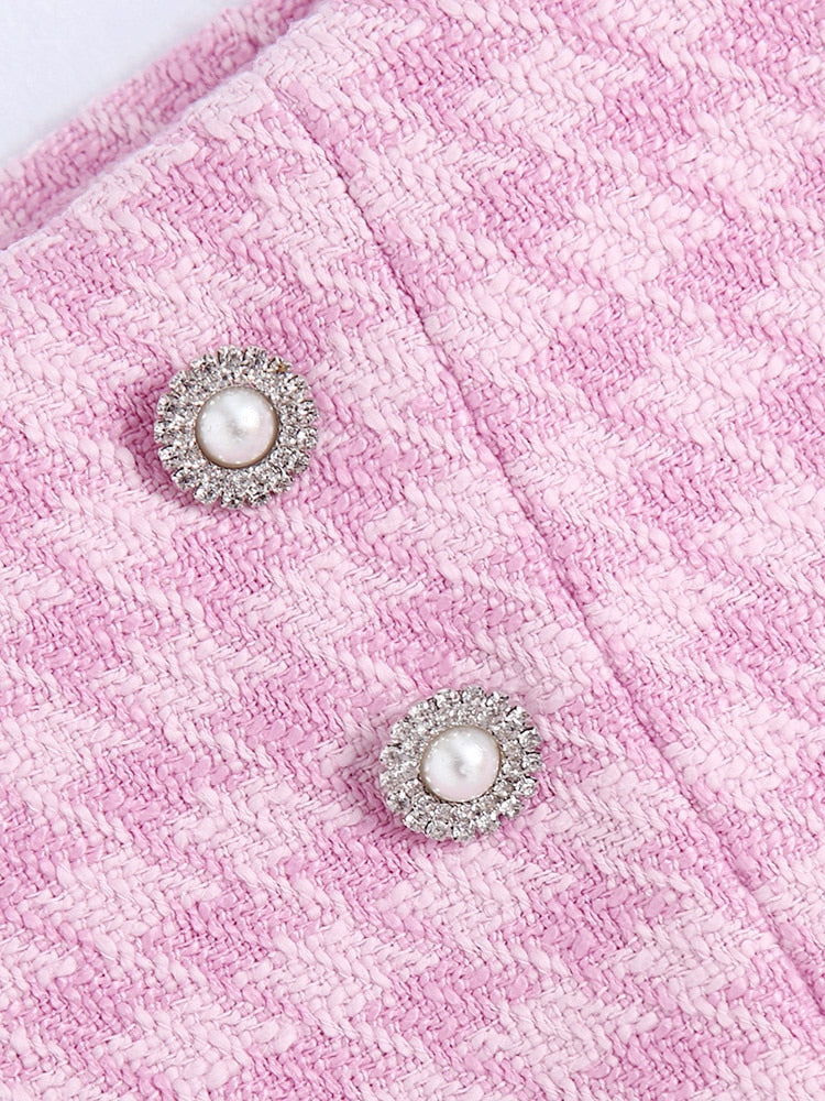 Comfortabele roze Isla tweedelige set voor dames, modieuze blazer en rok, zijaanzicht.