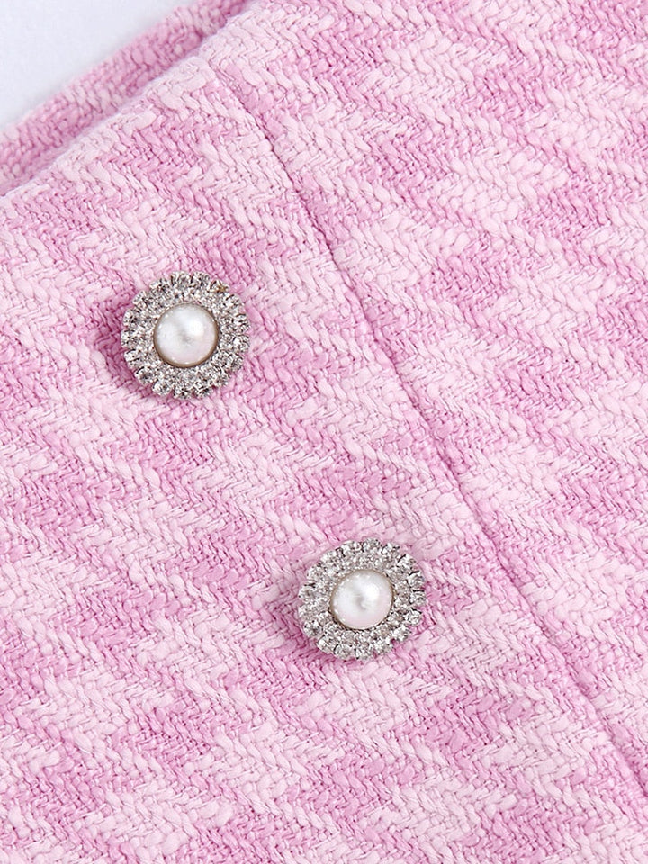 Comfortabele roze Isla tweedelige set voor dames, modieuze blazer en rok, zijaanzicht.
