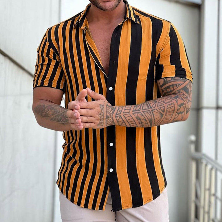Zane herenblouse met opvallende oranje-rode strepen, ontworpen voor zomerse comfort.