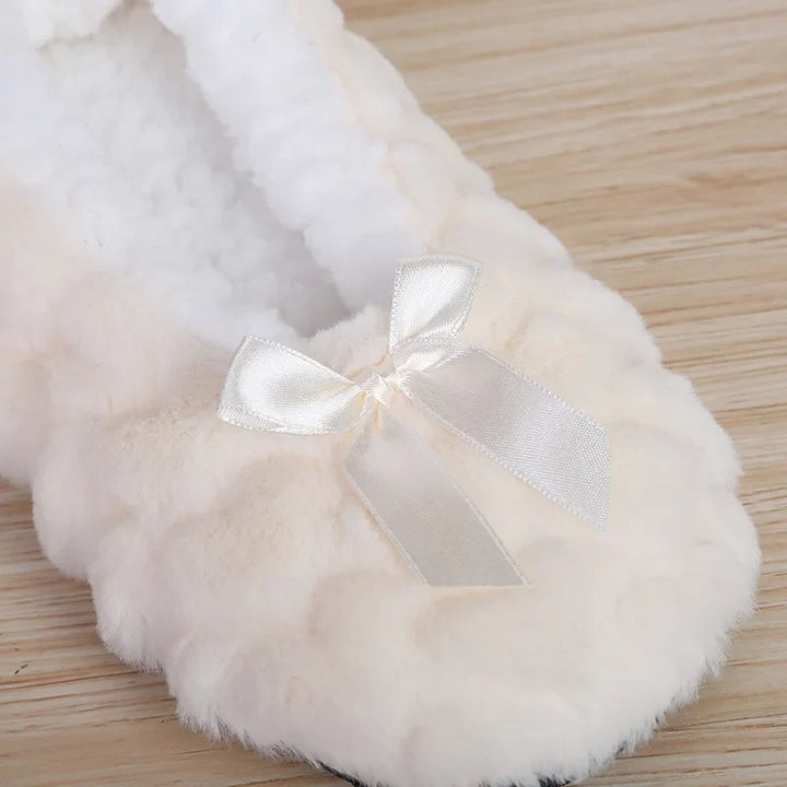 Luxe pluizige April damessloffen, perfect voor comfortabele winteravonden thuis.