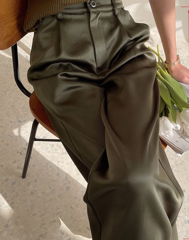 Chique satijnen damesbroek, elegant en comfortabel. Veelzijdige SerrasPants voor stijlvolle dameskleding.