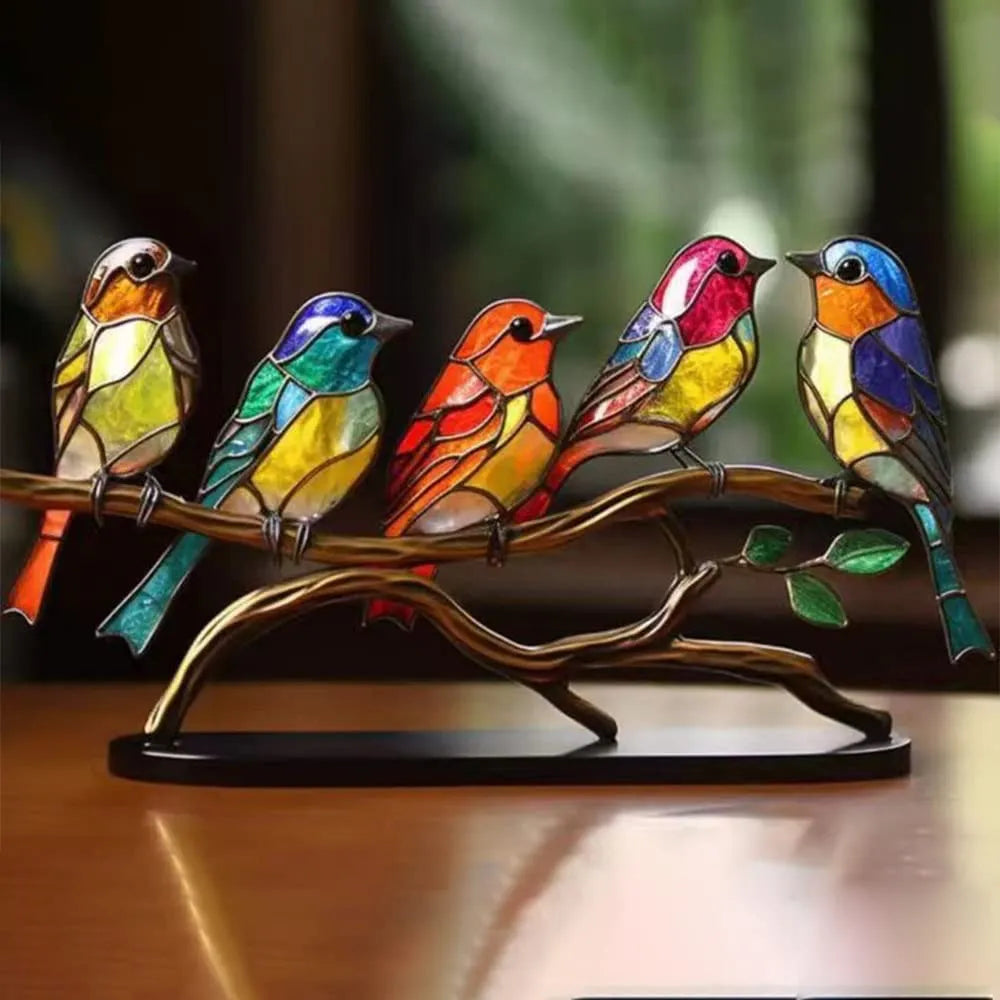 Handgeschilderd ogend decoratief beeld van vogels op tak. Een kleurrijk accent voor elke kamer.