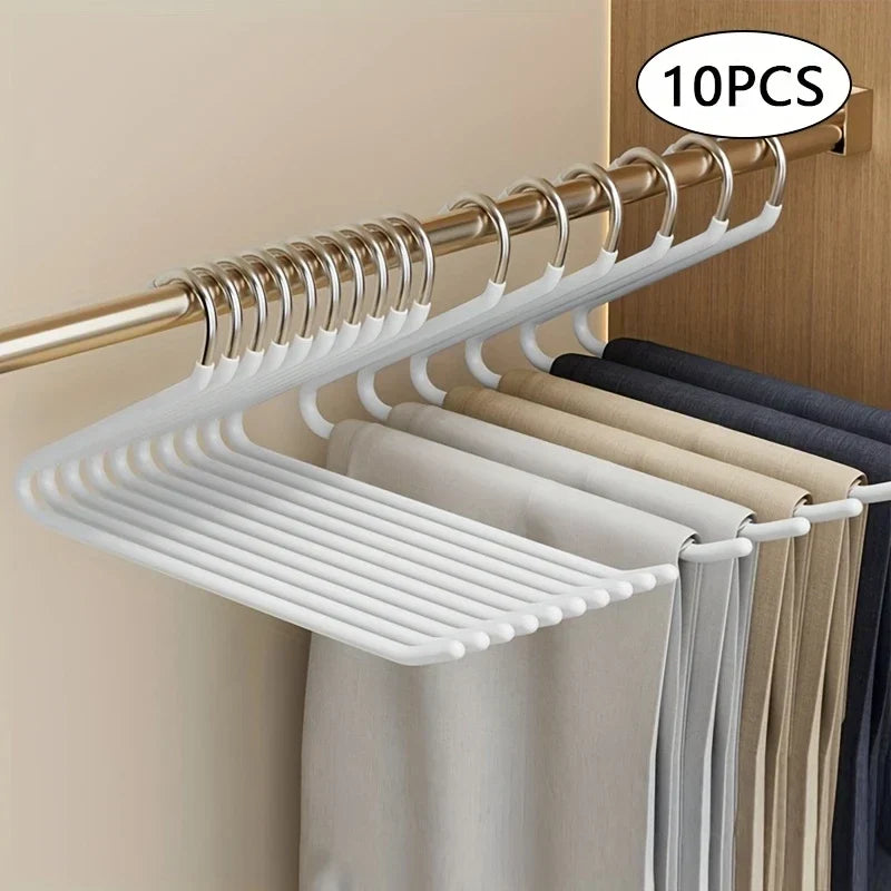 Handige open broekhangers die je garderobe optimaliseren en een opgeruimde look geven aan broeken en rokken.