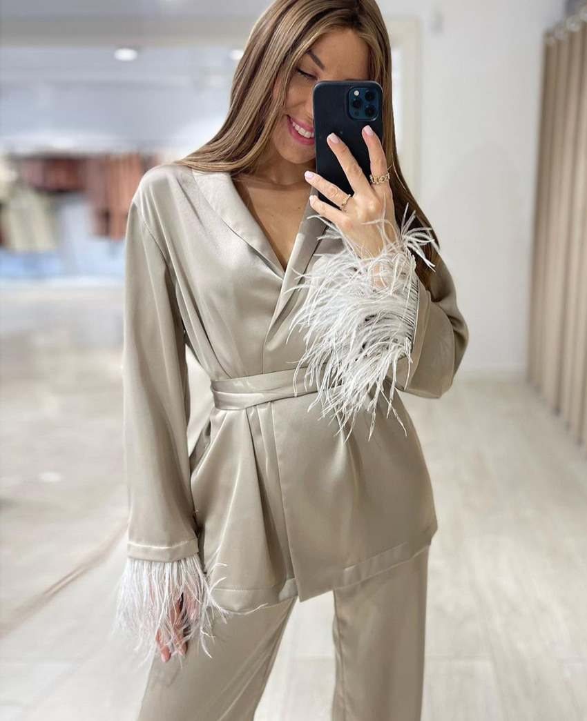 Comfortabele dames loungewear set met zachte veren, perfect voor thuis.