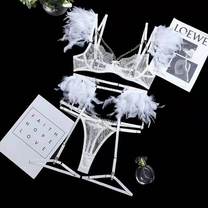 Mirella driedelige sexy set voor dames. Diverse kleuren beschikbaar, hier in stijlvol zwart.