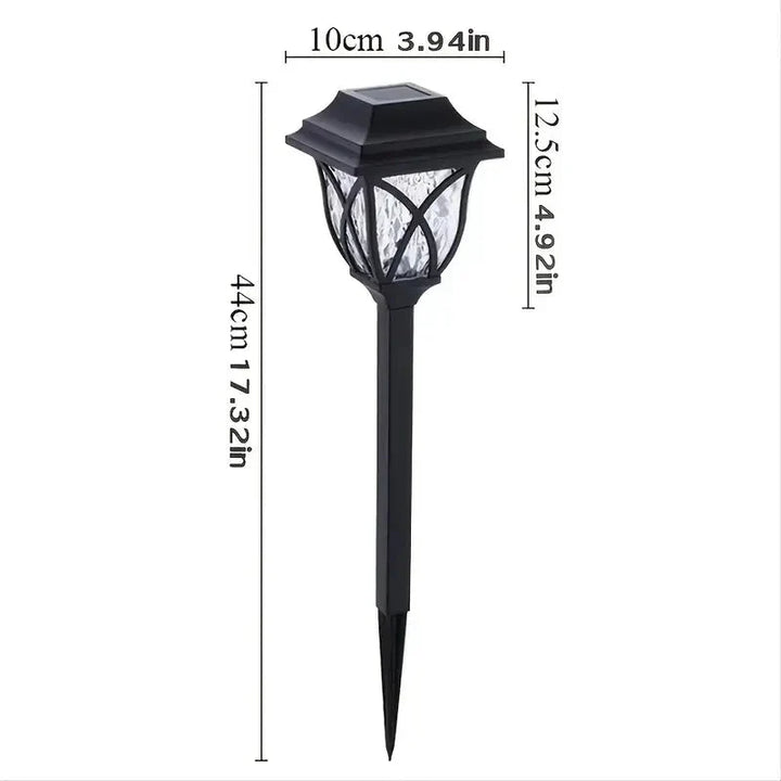 Solar tuinlamp LunaGlow laadt op met zonlicht. Duurzame, energiezuinige LED buitenverlichting voor elke tuin.