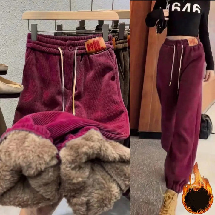 Dames joggingbroek met warme fleece voering, ideaal voor de winter en vrije tijdsmomenten.