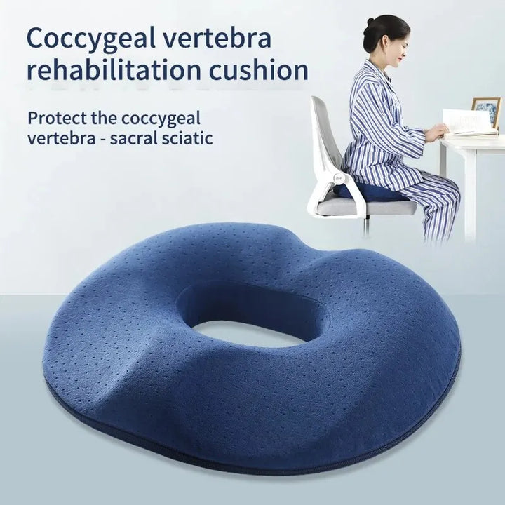 Orthopedisch geheugenschuim zitkussen voor comfort en staartbeenpijnverlichting, perfect voor werk of thuis.