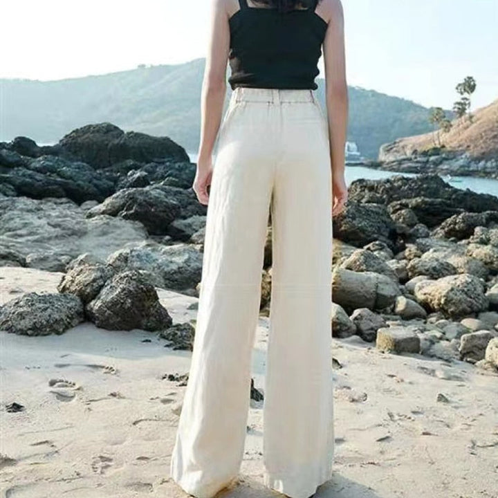 Detailbeeld van de stof van de stijlvolle dames pantalon Diana met wijde pijpen en hoge taille, voor comfort en trend.
