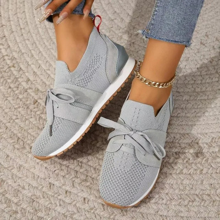 Veelzijdige casual dames sneakers met antislip zool, geschikt voor sport, wandelen en een actieve levensstijl.