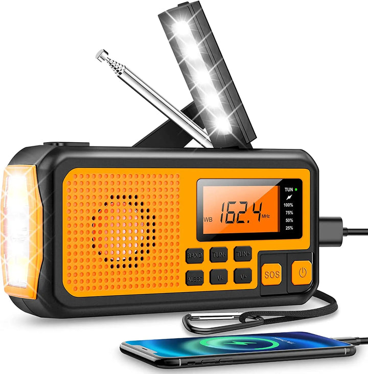Robuuste noodradio voor kampeerders en outdoor avonturiers, met AM/FM en duurzame oplaadopties.