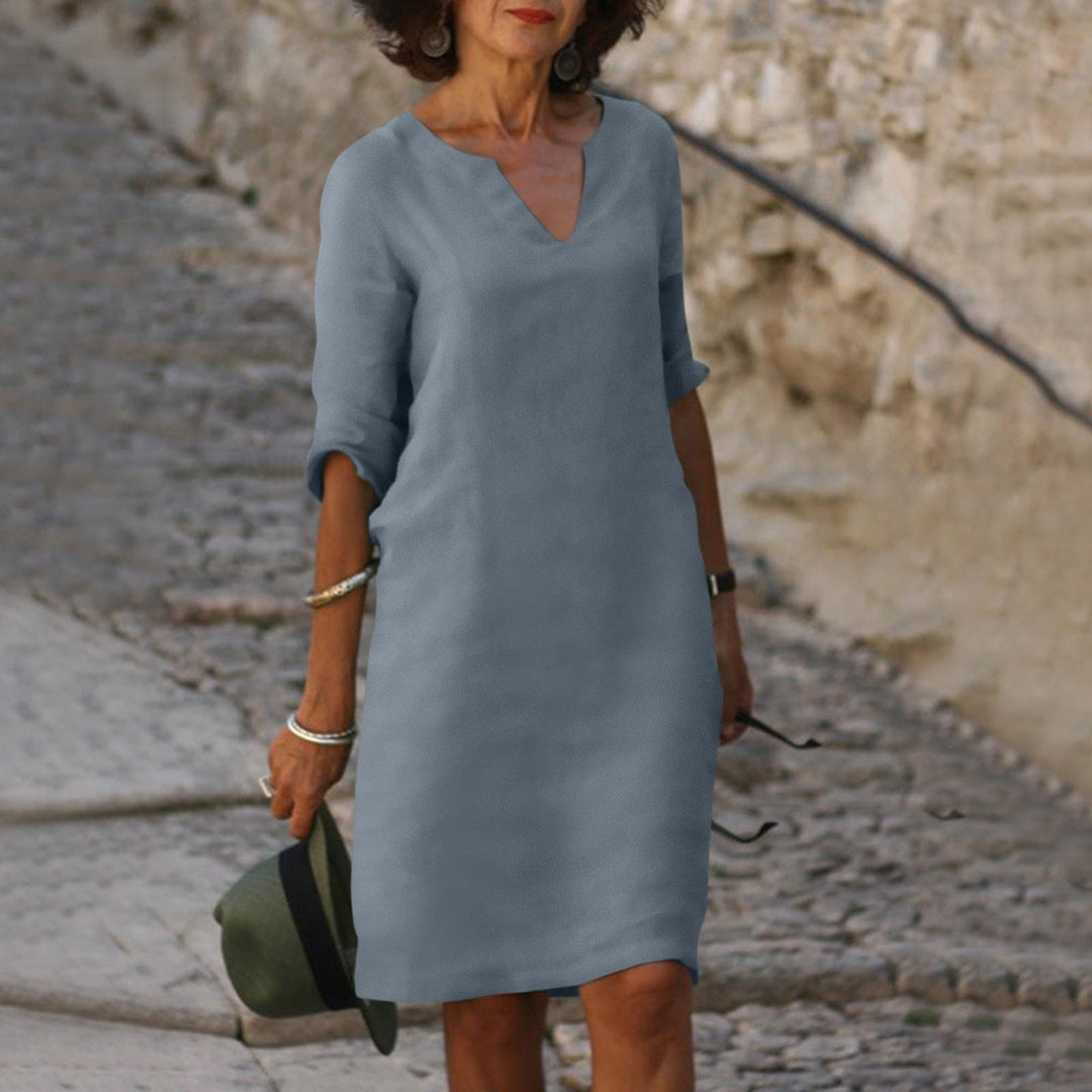 Modieuze damesjurk met V-hals, elegante zomerjurk met korte mouwen, perfect voor chique casual look.