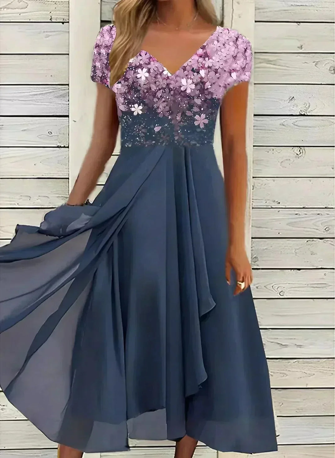 Prachtige damesjurk met verfijnde bloemenprint en flatterende V-hals, een must-have zomerse jurk.
