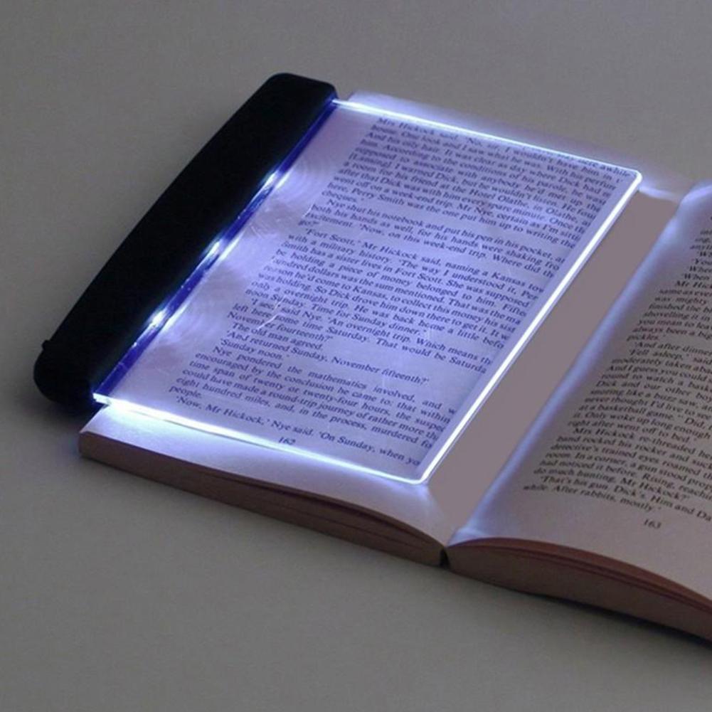 Multifunctionele LED leeslamp met oogbescherming voor comfortabel lezen thuis.