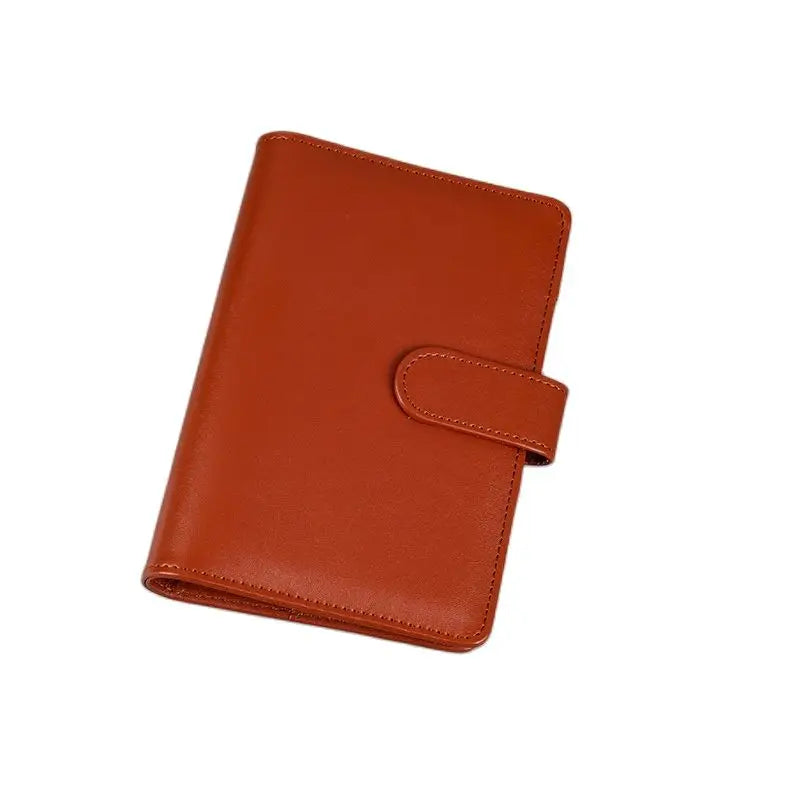 Gesloten A5 PU lederen planner in zachte macaronkleuren, klaar voor gebruik.