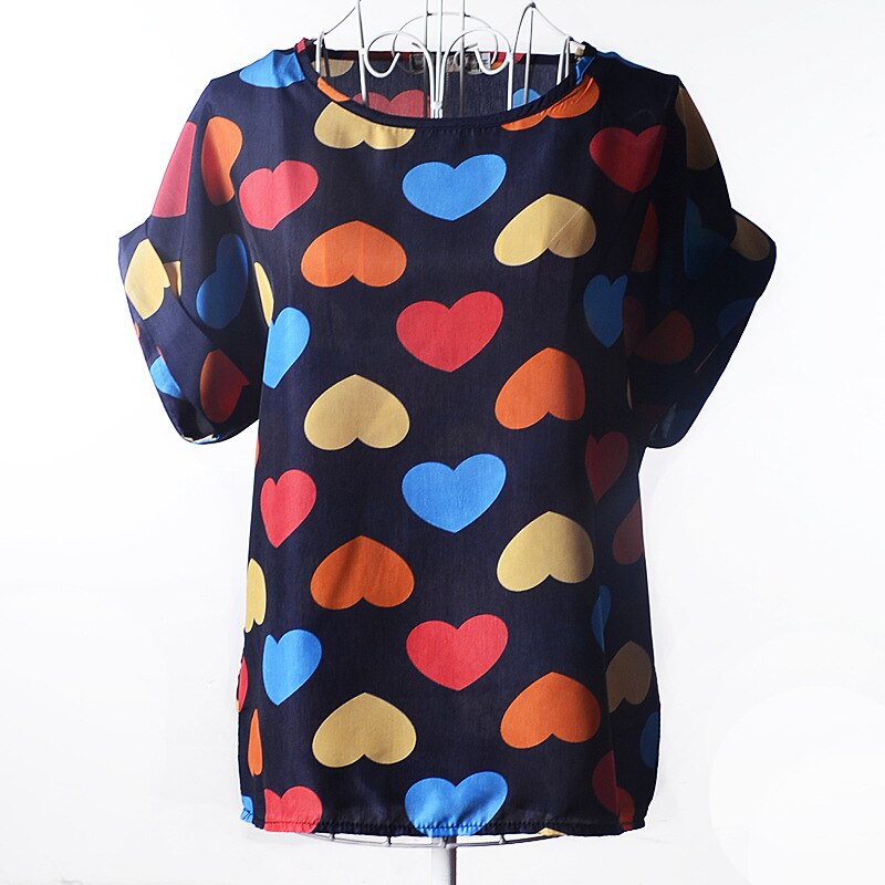 Dameskleding: Klara zomershirt met vrolijke grafische print, korte mouwen, ronde hals, casual en stijlvol.
