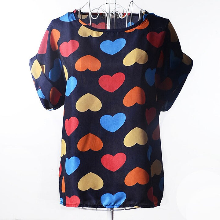 Dameskleding: Klara zomershirt met vrolijke grafische print, korte mouwen, ronde hals, casual en stijlvol.