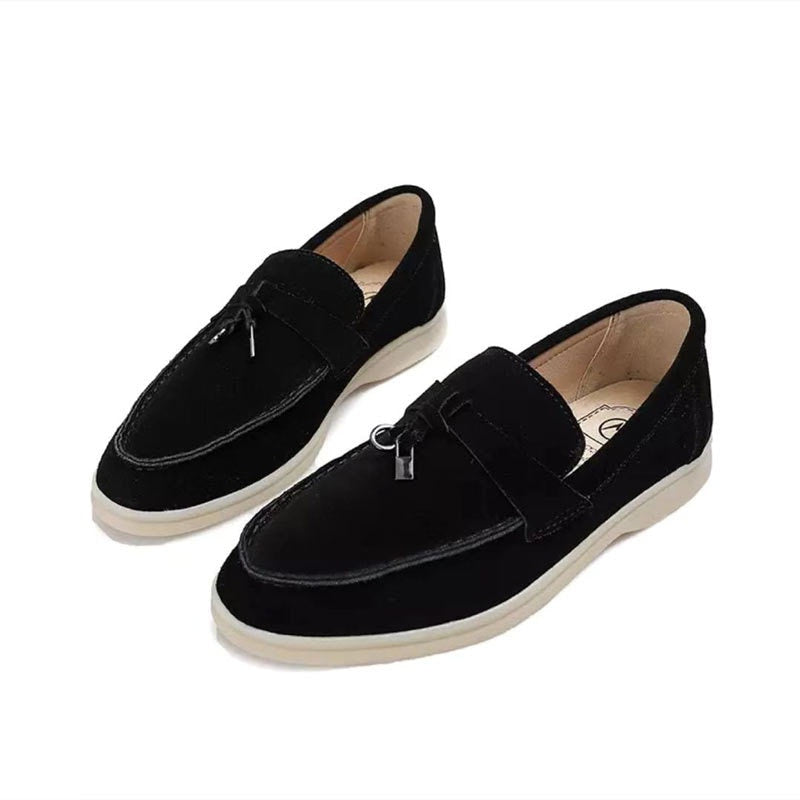 Elegante dames loafers met gepunte teen. Comfortabele slip-on schoenen voor een stijlvolle en moderne look.
