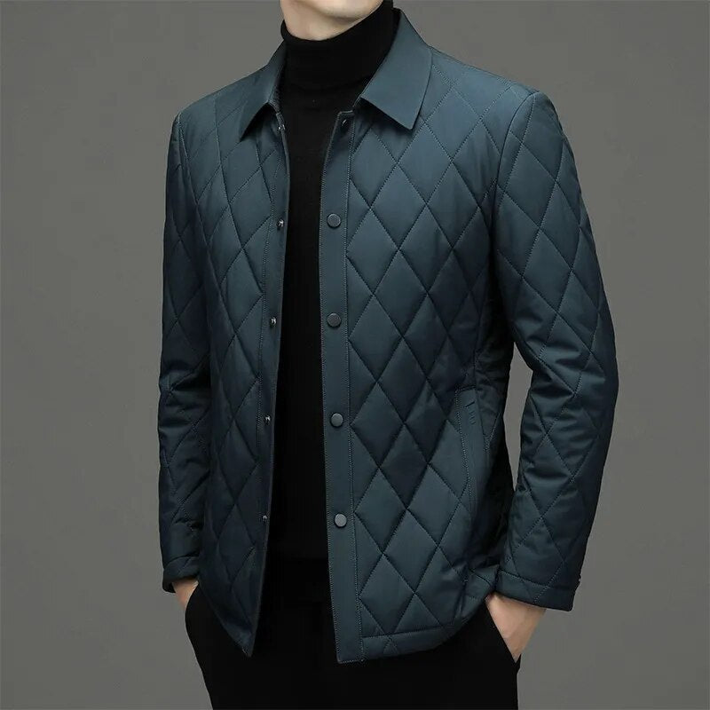 Stijlvolle heren monogram jas, waterdicht en winddicht, in elegant donkerblauw. Ideaal als bovenkleding.