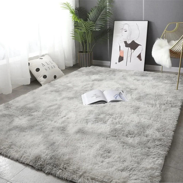 Luxe kunstbont vloerkleed, zacht gradient design. Perfect voor warme woondecoratie in huiskamer of slaapkamer.