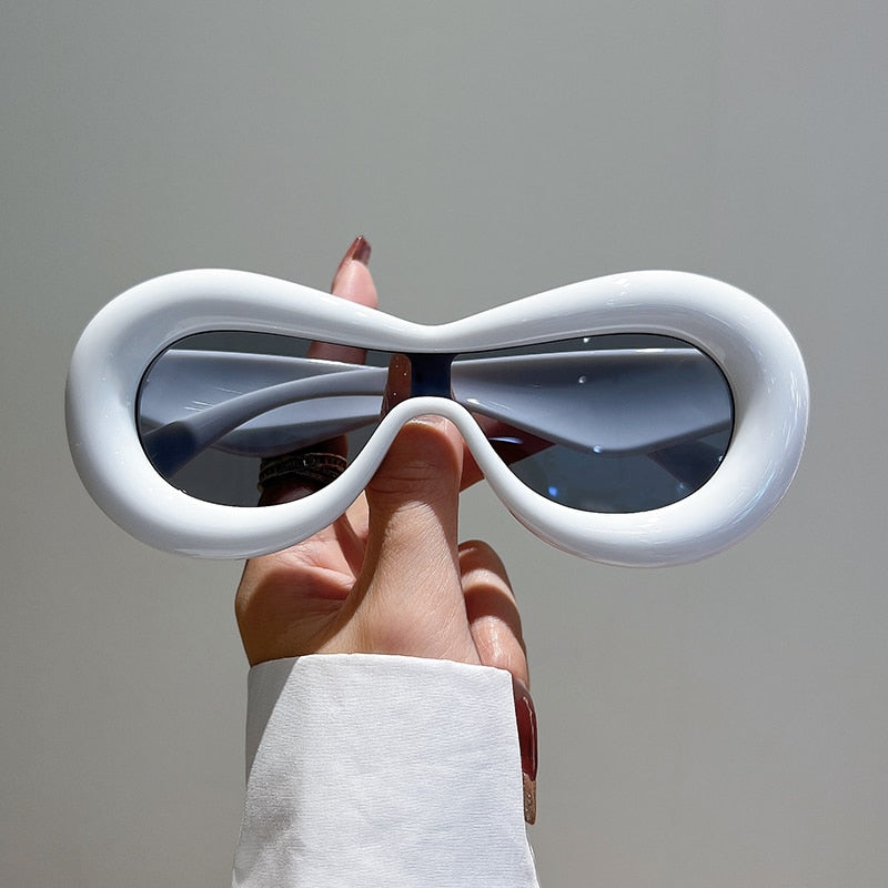 Moderne unisex zonnebril met uniek futuristisch design; perfecte eyecatcher.