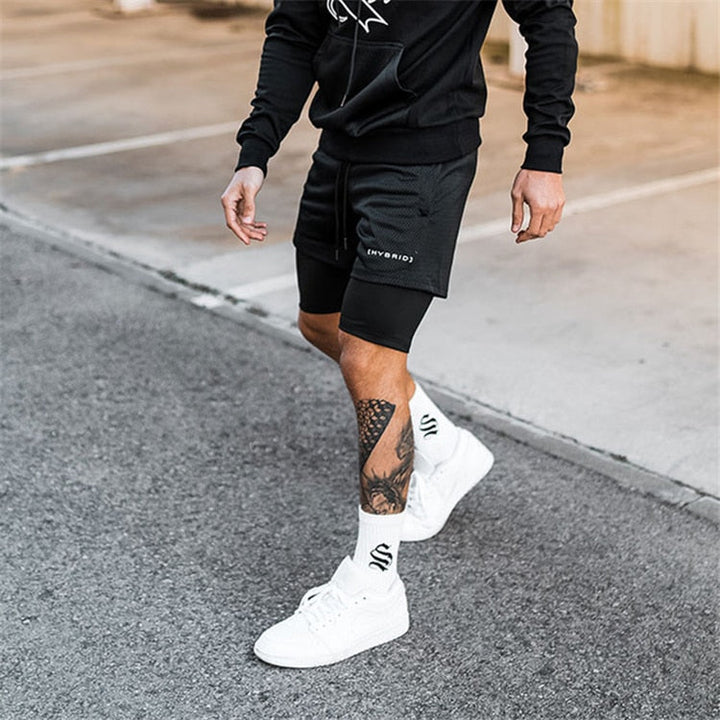 Detail van elastische tailleband van heren 2-in-1 sportshorts, comfortabele pasvorm.