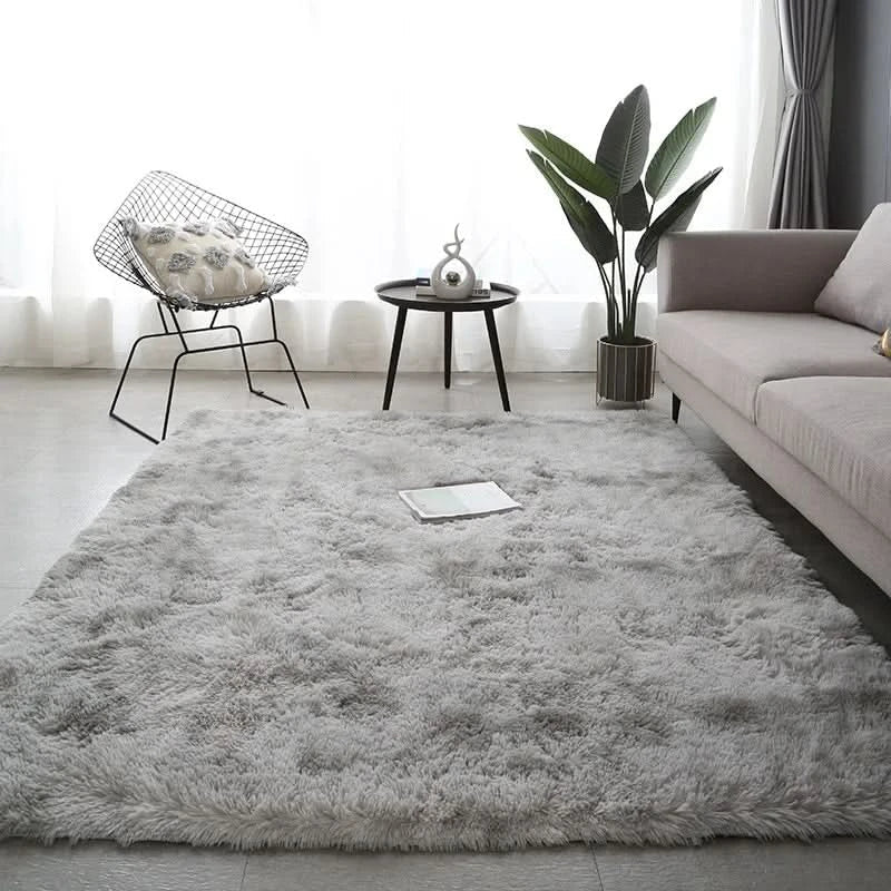 Comfortabel zacht kunstbont tapijt met gradient design. Ideaal voor een luxe en warme sfeer in de slaapkamer.