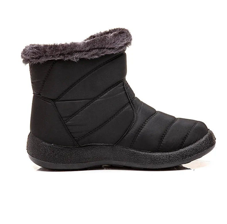 Zwarte dames snowboots, warm gevoerd en waterdicht, met handige ritssluiting.