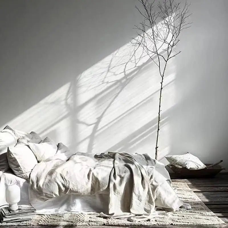 Hoogwaardig linnen beddengoed set, inclusief dekbedovertrek en twee kussenslopen, voor luxe huisdecoratie.
