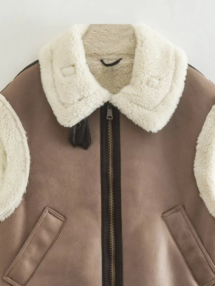 Elegante dames bodywarmer in zwart kunstleer, mouwloos vest voor winterse dagen.
