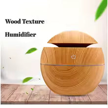 Fluisterstille luchtbevochtiger 130ml met aroma diffuser en sfeervol LED-licht voor ontspanning in huis of kantoor.
