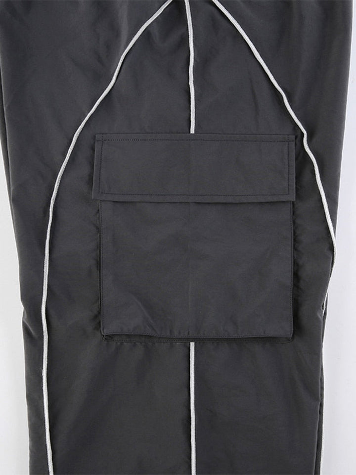 Dames streetwear: zwarte baggy broek met comfortabele, losse pasvorm, altijd trendy.