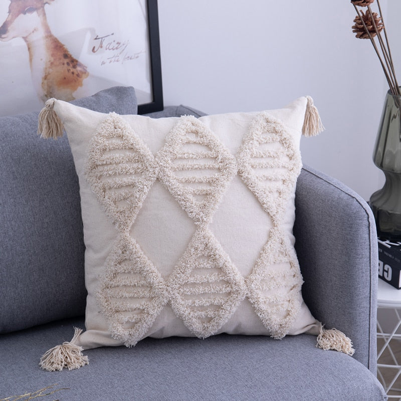 Etnische boho kussensloop met franjes en patroon, creëert een ontspannen en warme sfeer in je interieur.