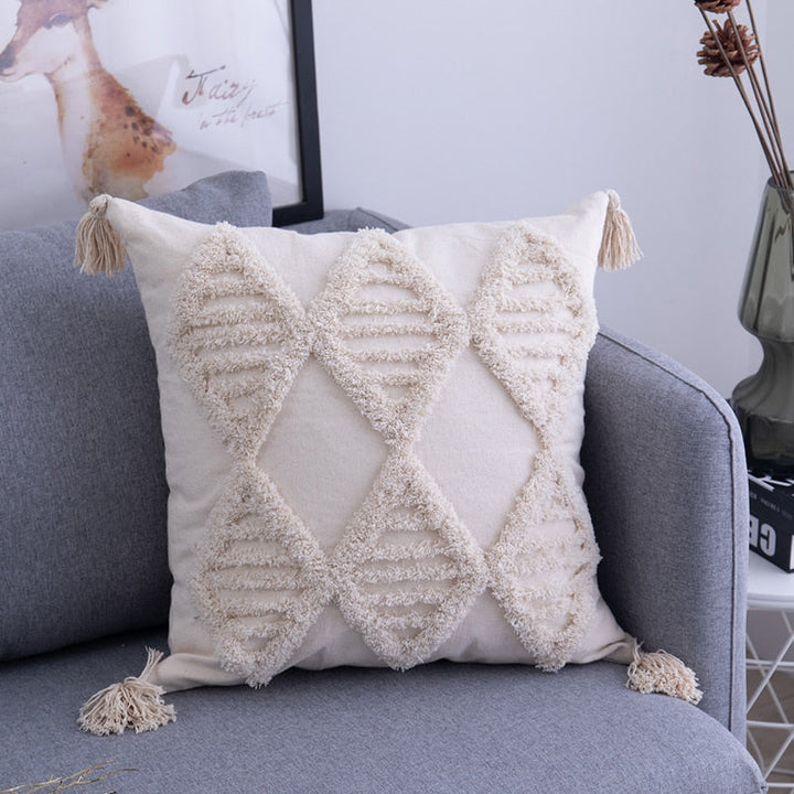 Etnische boho kussensloop met franjes en patroon, creëert een ontspannen en warme sfeer in je interieur.