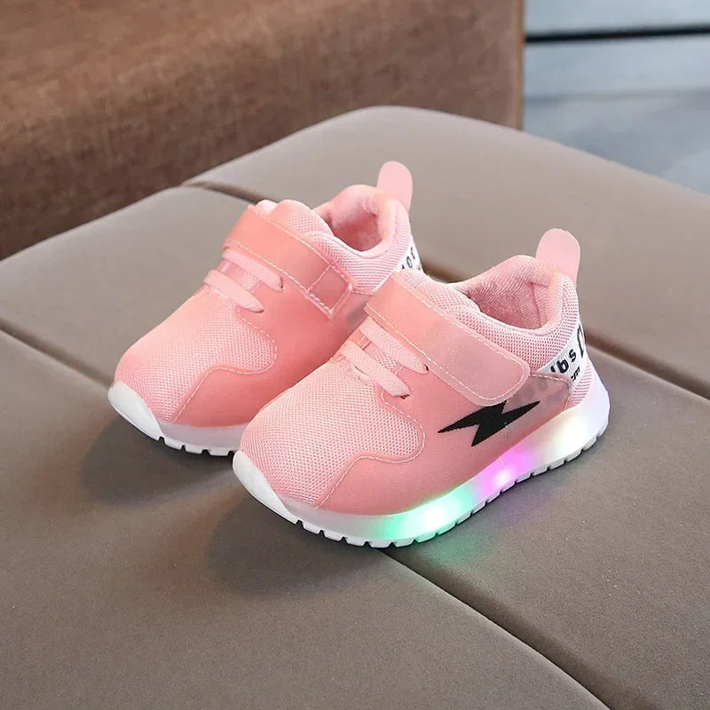 Vrolijke kinder LED sneakers met ingebouwde lichtjes, comfortabele kindermode voor jongens en meisjes.