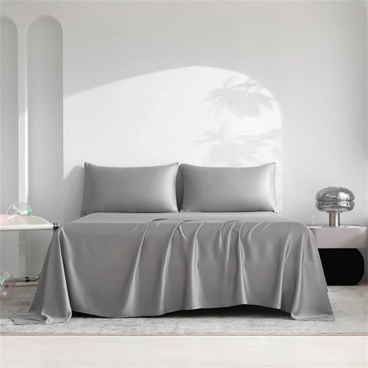 Luxe zijdezacht laken en kussensloop set, ideaal beddengoed voor slaapcomfort.
