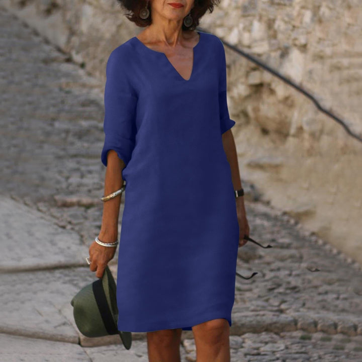 Mooie elegante damesjurk voor de zomer, een comfortabele en modieuze toevoeging aan je garderobe.
